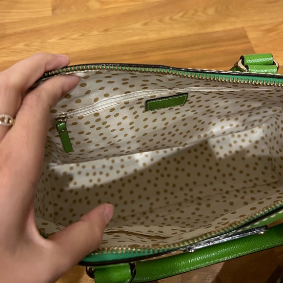 Cute green kate spade purse 💚 - Picture 2 of 5